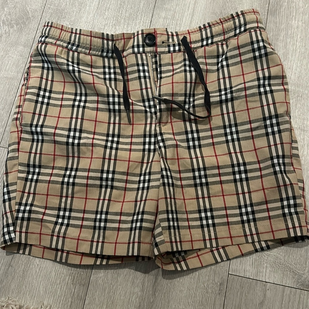 Women’s Burberry shorts size medium, fits like a small. Took off the tags inside
